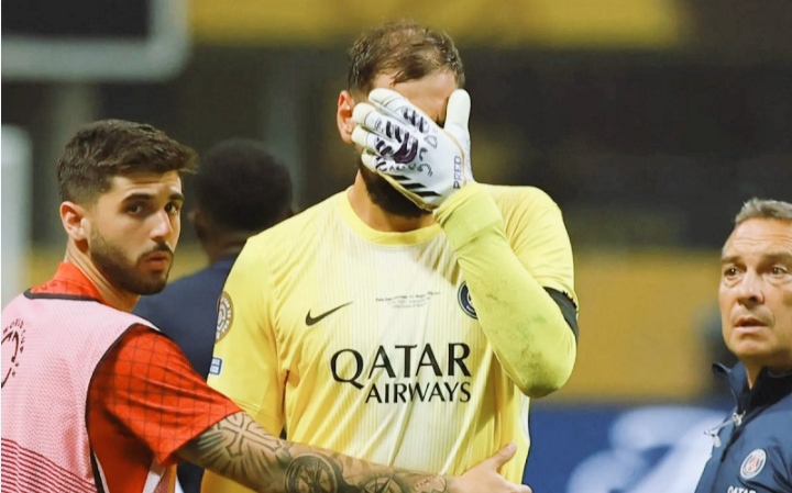 دوناروما مصدوم بعد أن تسبب في إصابة اللاعب موسيالا .
