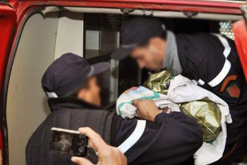 صدمة بتطوان بعد العثور على رضيعة حديثة الولادة بالشارع