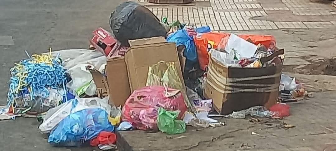 گليميم: عاصمة جهة گليميم واد نون تغرق في الأزبال نتيجة إضراب عمال النظافة