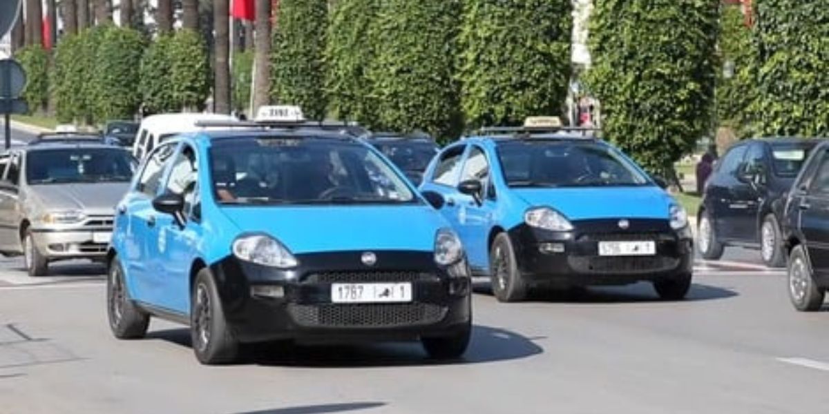 شكايات من رفض الوجهات وعدم تشغيل العداد.. منظمة حقوقية تراسل والي بني ملال بشأن “الطاكسيات الصغيرة”