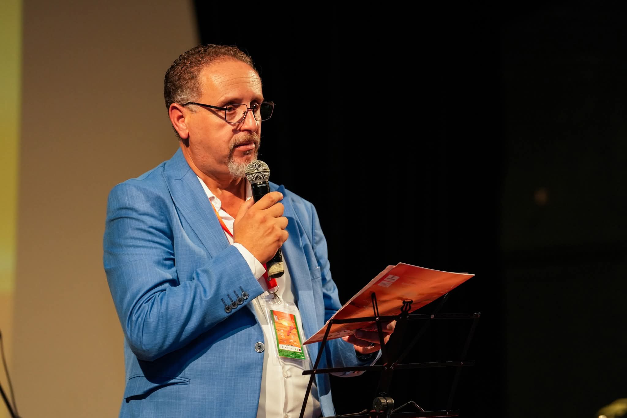 جمالية الرؤية الإخراجية عند رضوان الإبراهيمي: مسرحية “المتمردة” نموذجا