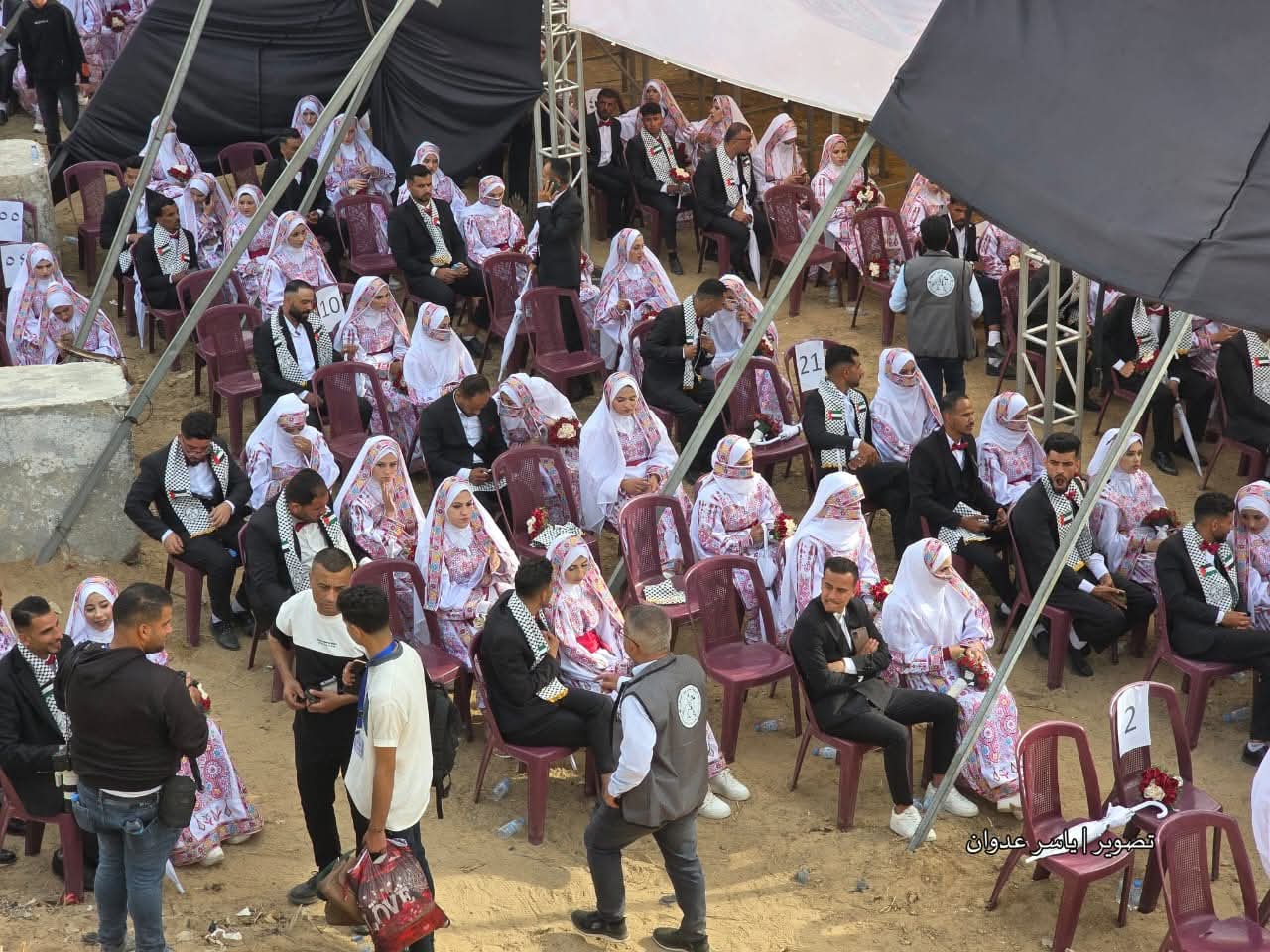 غزة:300 عرسان ردا على الإبادة والتقتيل ..