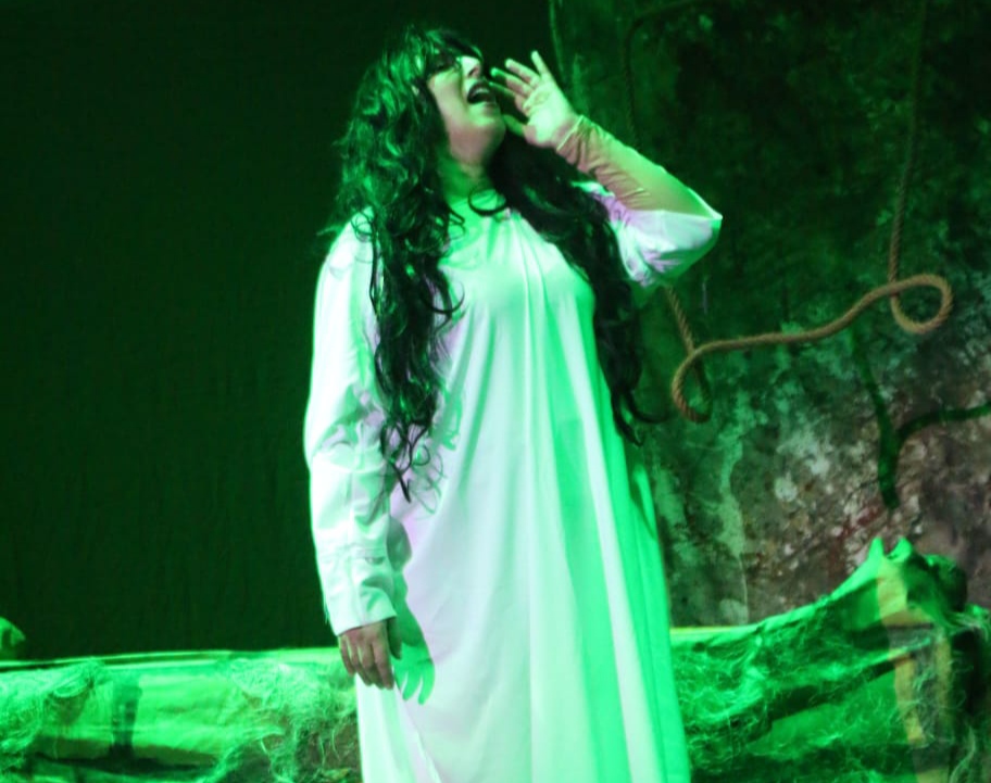 مسرحية “المتمردة”: نجوى الفايدي تعيد تشكيل أسطورة عيشة قنديشة بين الحقيقة والخيال