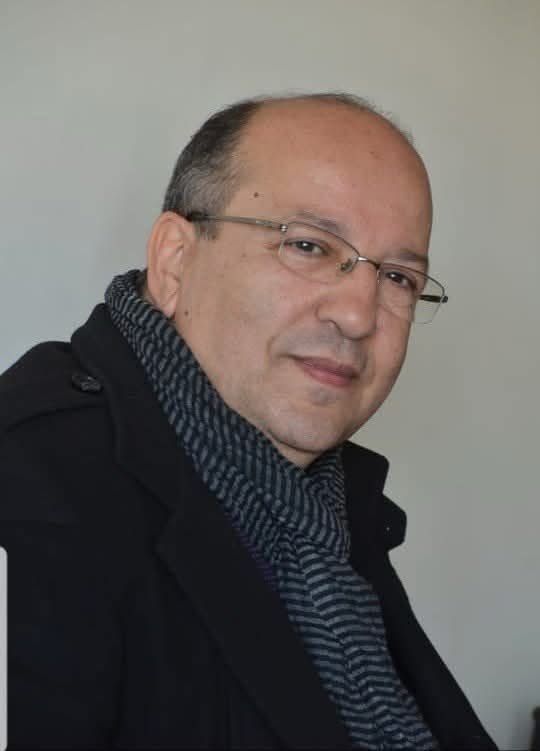 رحيل عبد النبي دشين.. الثقافة المغربية تفقد قلما مشاكسا وصوتا نقديا لا يُعوّض