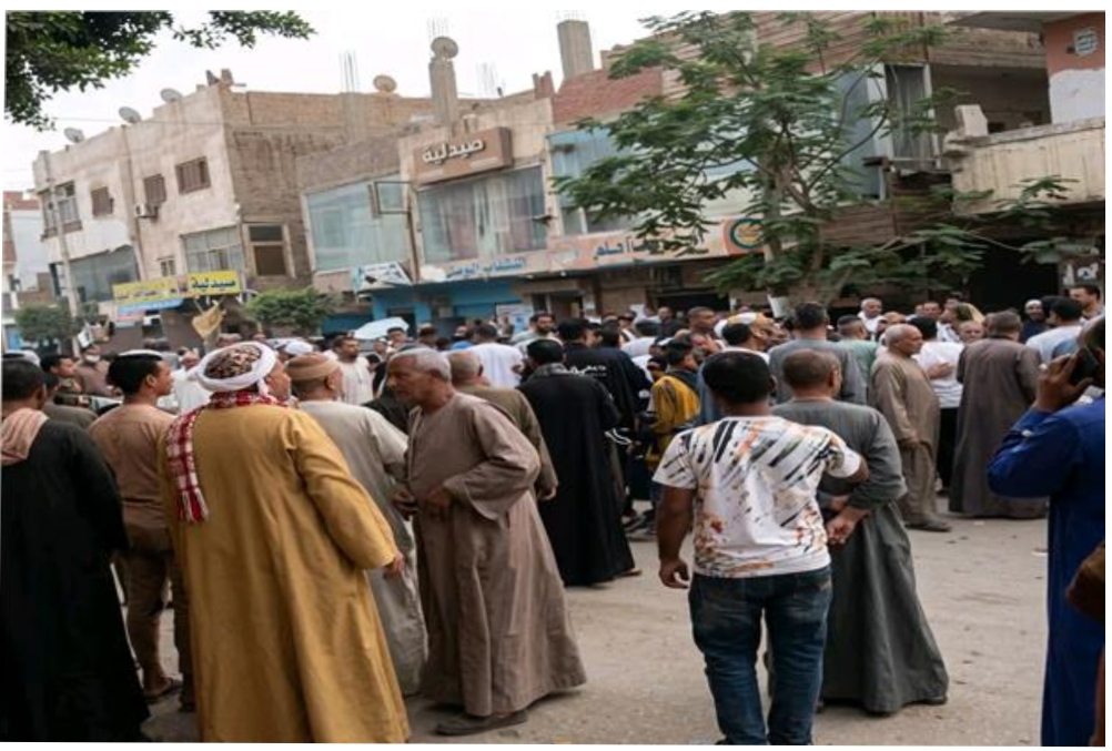 مسلح يطلق النار على مواطنين في شارع مزدحم بمدينة أسيوط المصرية
