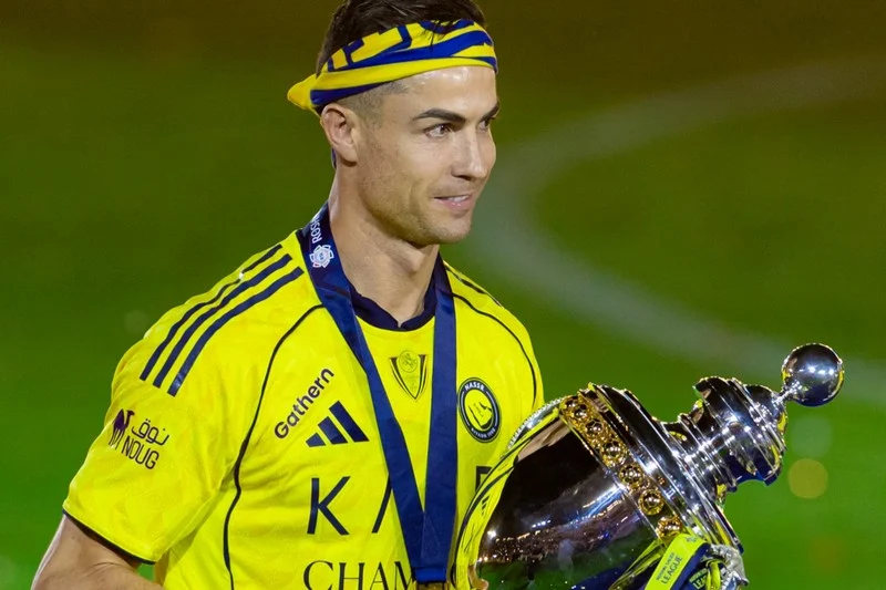 بعد ثلاث سنوات دون أي لقب.. رونالدو يذرف الدموع بأول تتويج له مع النصر بطلا للدوري السعودي!