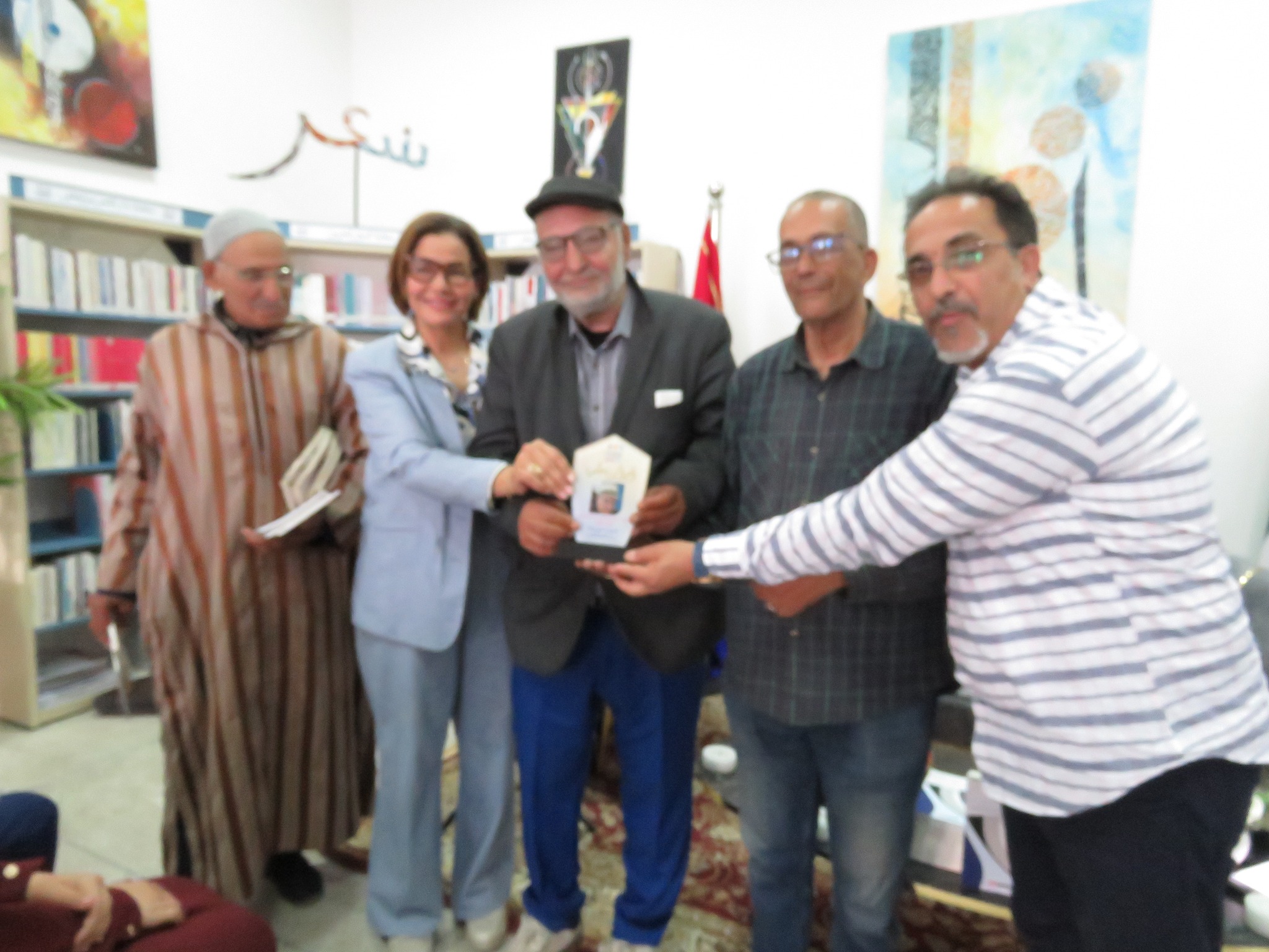 في ديوان أصوات معاصرة: حوار الأجيال وتكريم فلسطيني واحتفاء بأصوات شعرية من المغرب والمهجر