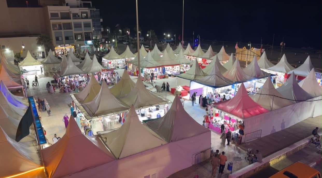 ساكنة وادي لو تعترض على تنظيم المعرض الصيفي بالساحة المركزية وتطالب بنقله إلى فضاء بديل