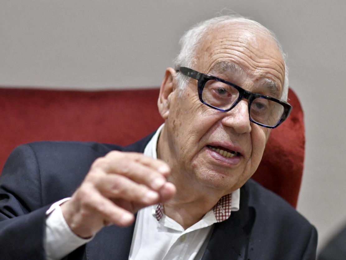 وفاة جان زيغلر، الشخصية البارزة في اليسار السويسري والناقد للرأسمالية، عن عمر يناهز 92 عاما