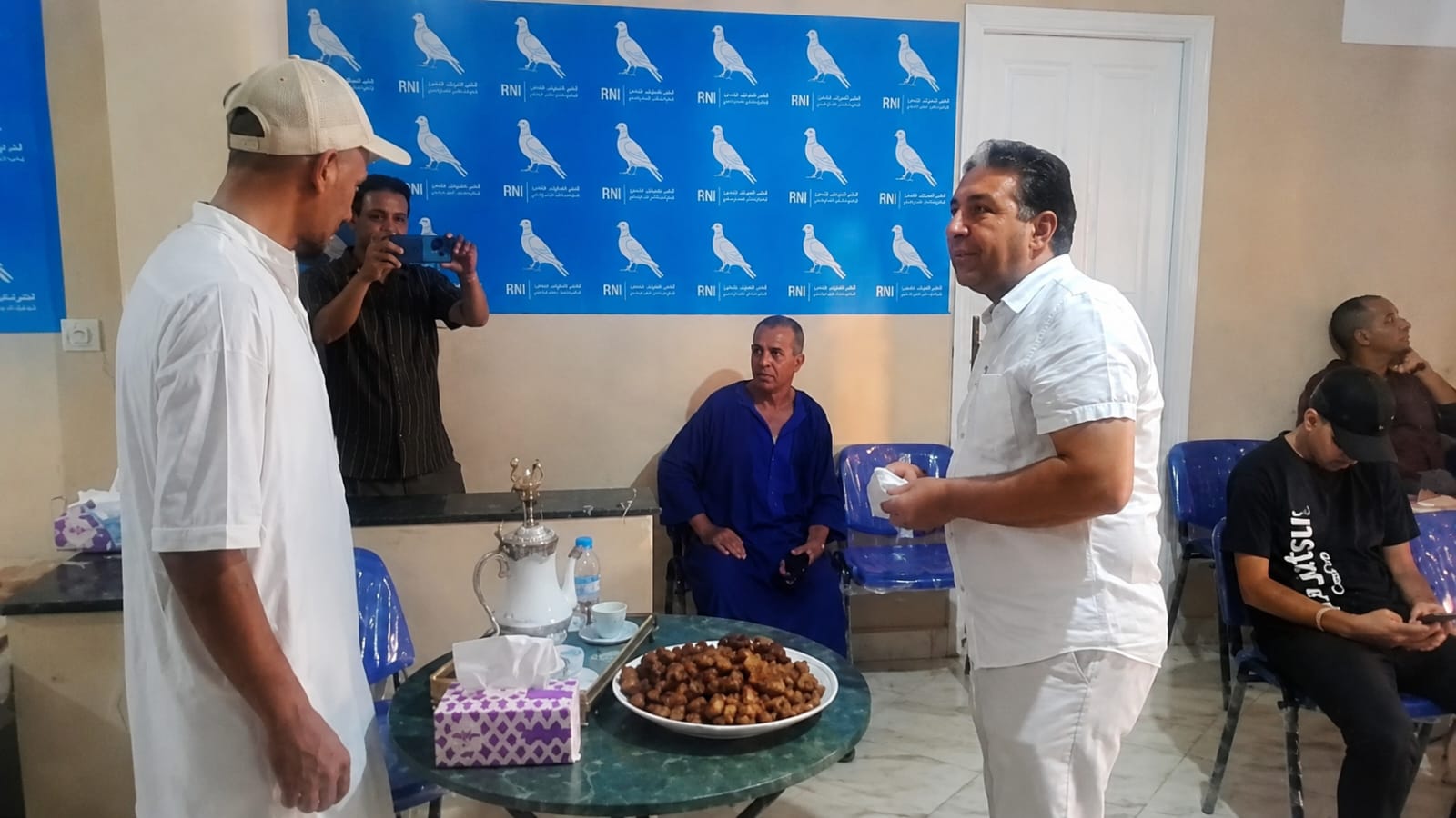 غياب أربعة منتخبين عن افتتاح مقر “الأحرار” بسيدي يوسف بن علي يفتح باب التساؤلات داخل المشهد الحزبي المحلي