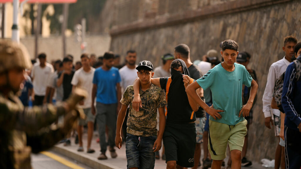 تقرير حقوقي يرصد تداعيات أحداث سبتة.. مخاوف من العنف وخطاب الكراهية واستغلال هشاشة القاصرين