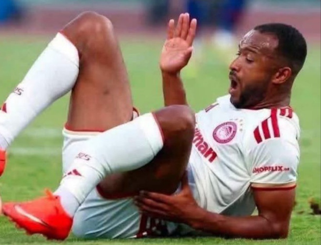 أيوب الكعبي يدفع ثمن الاصطدام القوي.. كسر مزدوج يبعده عن الملاعب