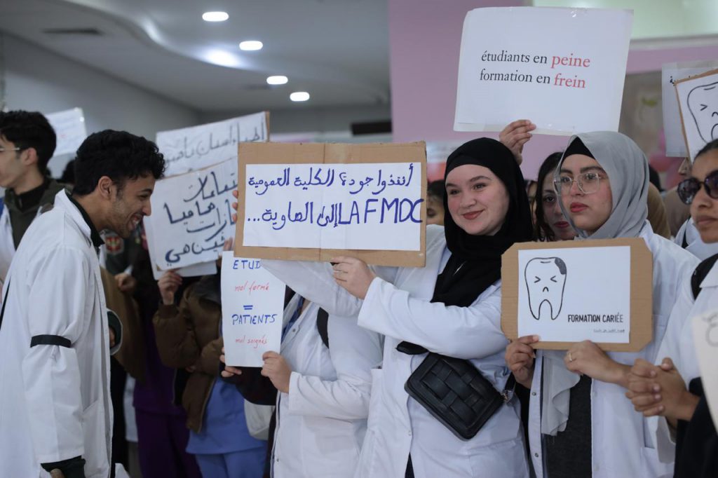الدار البيضاء.. أزمة التكوين السريري تُفجّر مقاطعة شاملة لطلبة طب الأسنان ومطالب بإنهاء الاكتظاظ وتحميل الطلبة كلفة العلاج